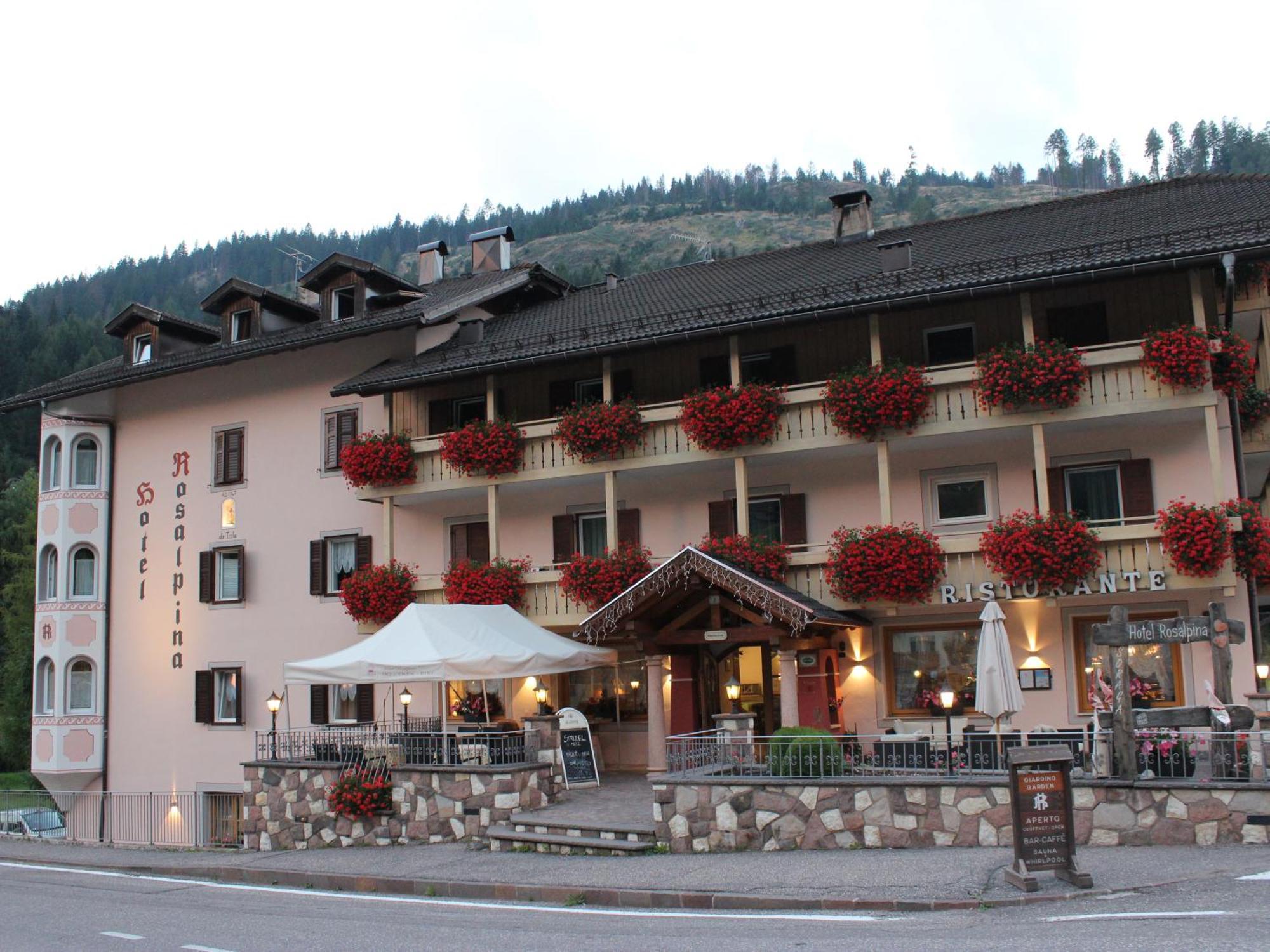 Hotel Rosalpina Soraga Exterior photo